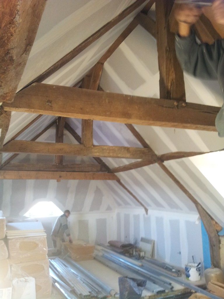 Combles avec charpente apparente et pose de placo — Dagicour