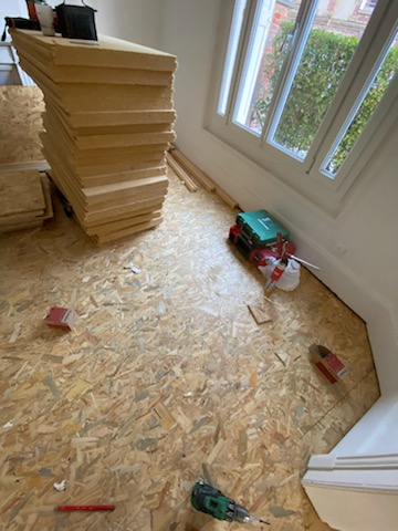 Avant travaux : sous-plancher non isolé avant chantier